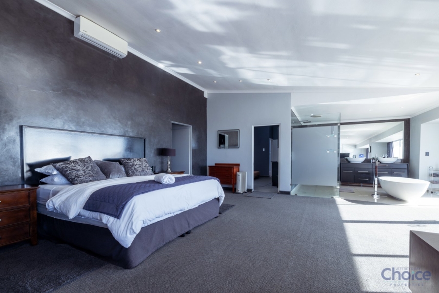 5 Bedroom Property for Sale in Jeffreys Bay Central Eastern Cape